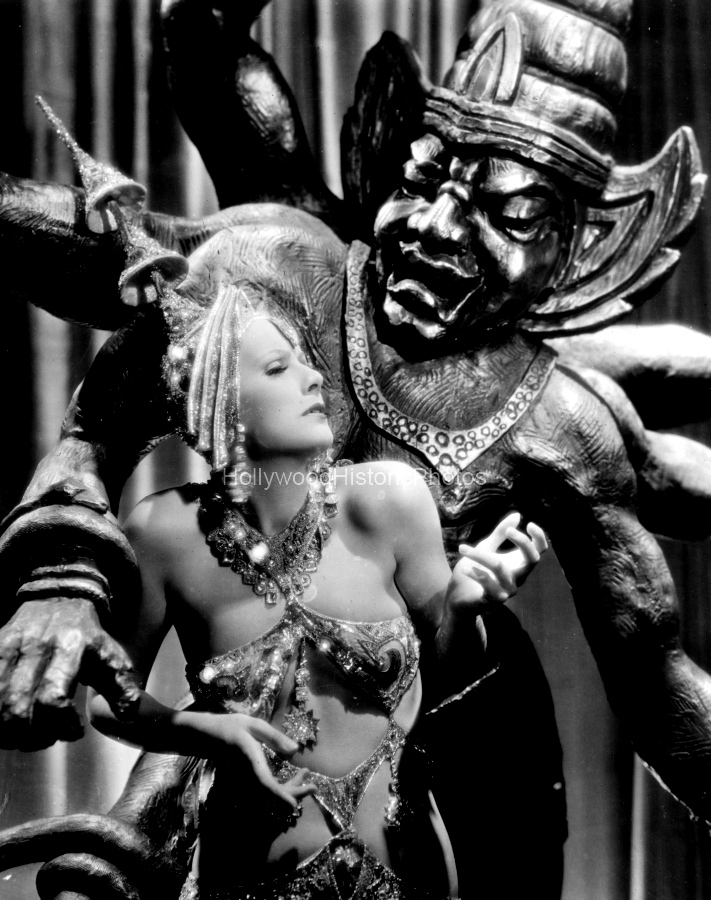 Greta Garbo 1931 2 Starring in Mata Hari.jpg
